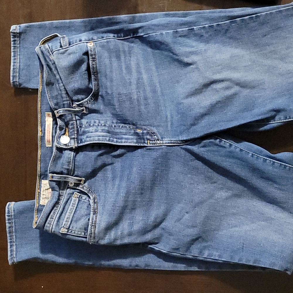 Levis - Picture 4 of 5